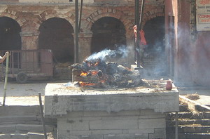 Lijkverbranding bij Passopatinath.