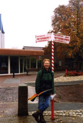 Wegwijzer voor caf Bolte in Gramsbergen (23 oktober 1998).